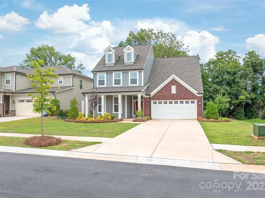 1507 Cedar Tree Drive, Belmont, NC 28012.  MLS# CAR4289479, YatesRealty ID 34147. No worries with this driveway! No car too low.