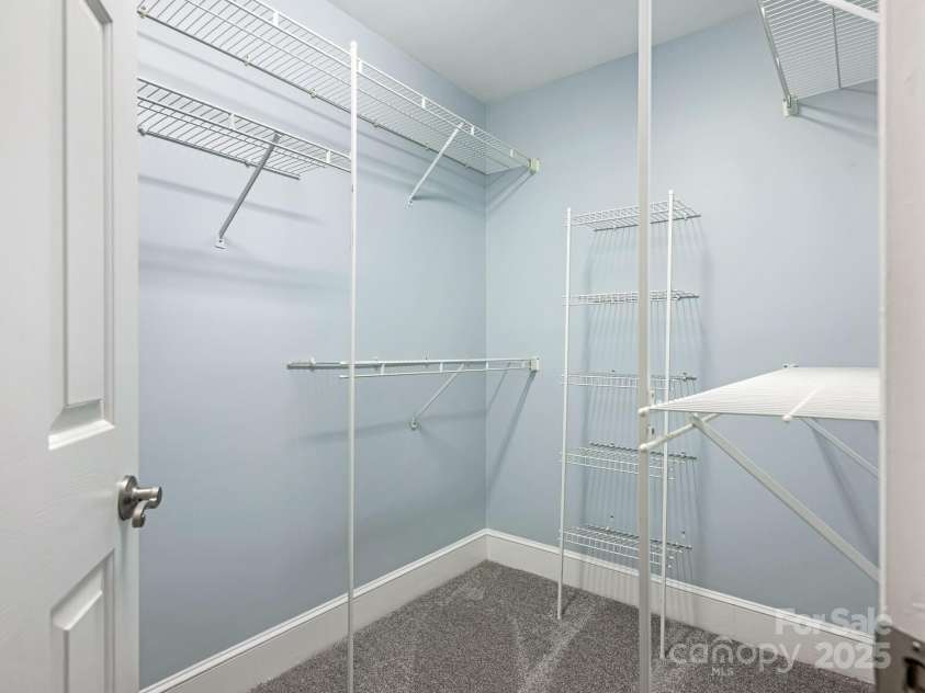 6907 Pleasant Drive, Charlotte, NC 28211.  MLS# CAR4280958, YatesRealty ID 34148. And a large walk-in closet...