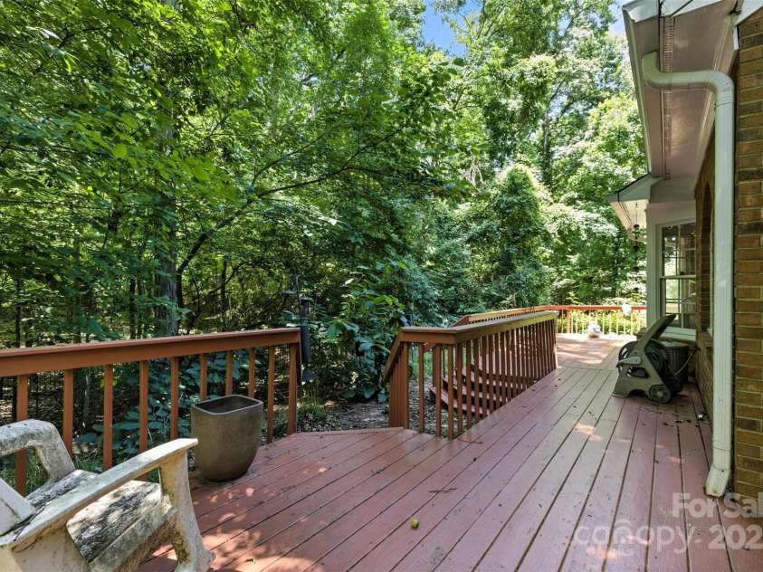 6907 Pleasant Drive, Charlotte, NC 28211.  MLS# CAR4280958, YatesRealty ID 34148. And the perfect amount of shade