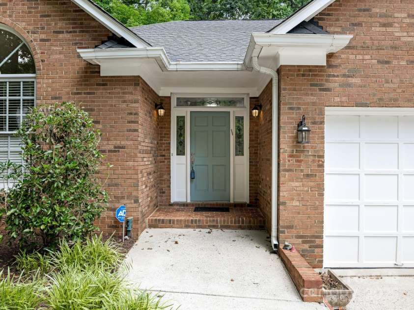 6907 Pleasant Drive, Charlotte, NC 28211.  MLS# CAR4280958, YatesRealty ID 34148. Covered front porch area