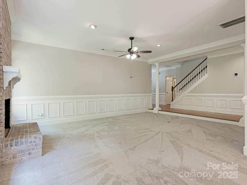 6907 Pleasant Drive, Charlotte, NC 28211.  MLS# CAR4280958, YatesRealty ID 34148. Within an open floor plan