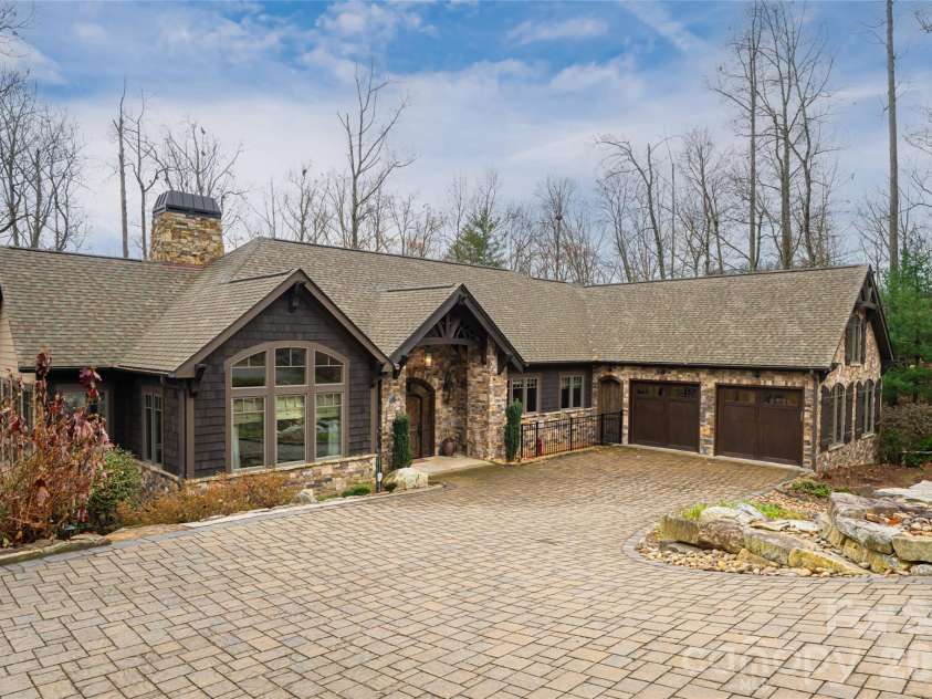 2 Cherokee Orchard Court, Fairview, NC 28730.  MLS# CAR4322915, YatesRealty ID 3415. 