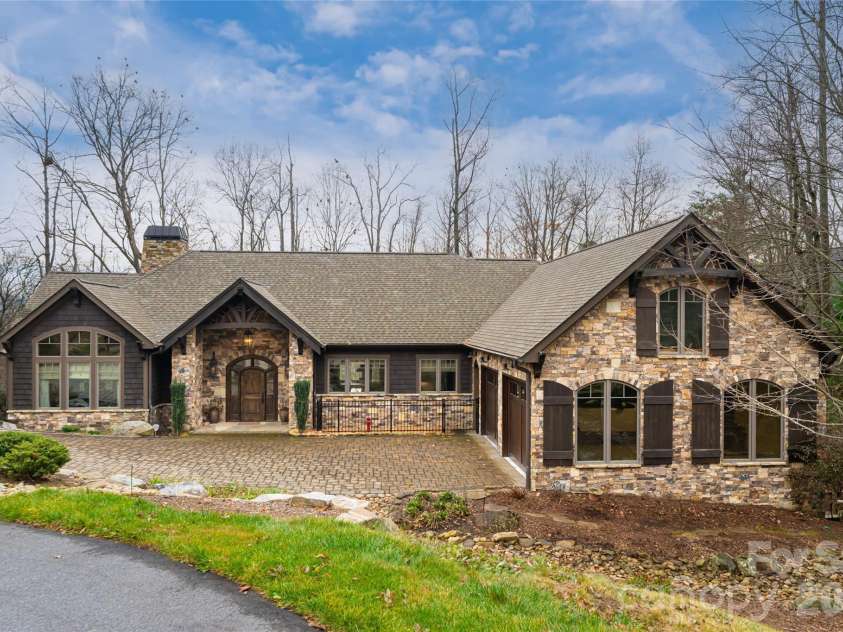 2 Cherokee Orchard Court, Fairview, NC 28730.  MLS# CAR4322915, YatesRealty ID 3415. 