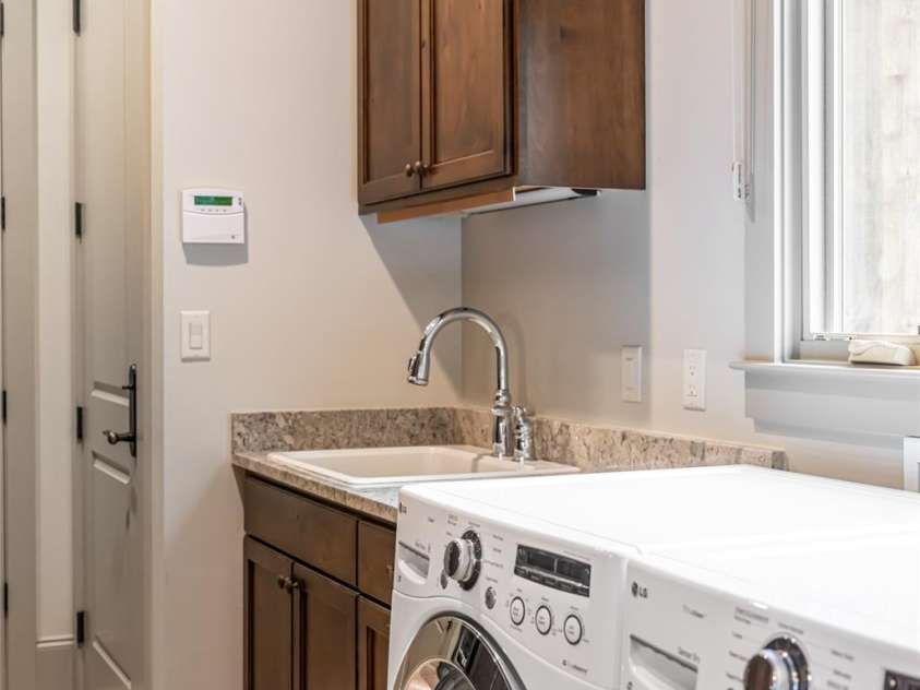 2 Cherokee Orchard Court, Fairview, NC 28730.  MLS# CAR4322915, YatesRealty ID 3415. 