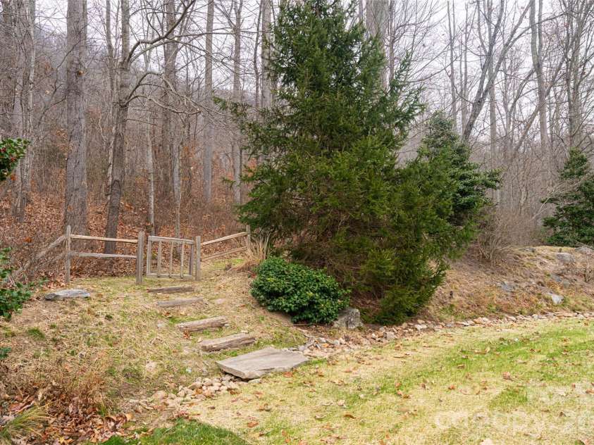 2 Cherokee Orchard Court, Fairview, NC 28730.  MLS# CAR4322915, YatesRealty ID 3415. 