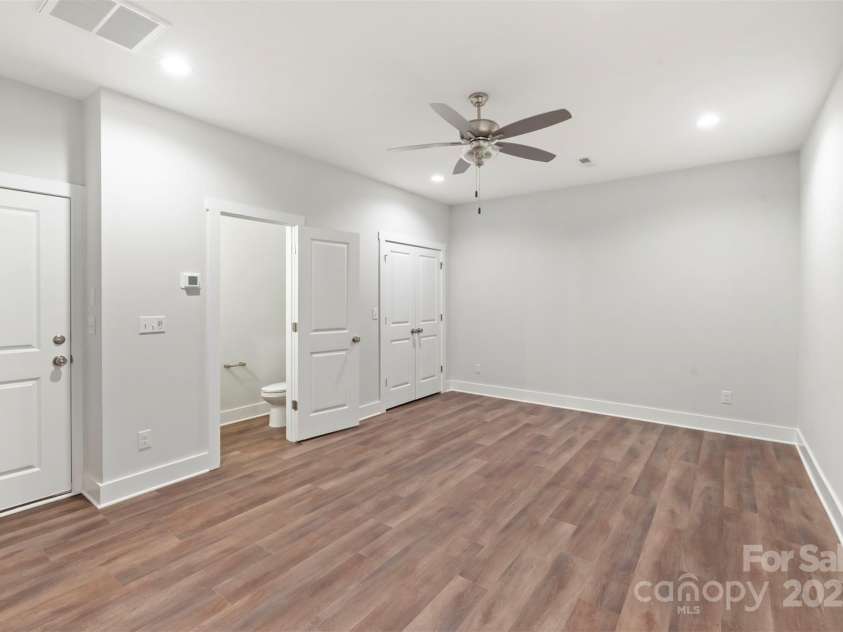 417 Prine Place, Charlotte, NC 28213.  MLS# CAR4112644, YatesRealty ID 3415. 1st Floor Flex Room