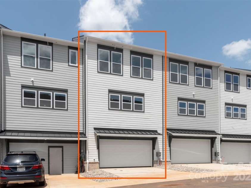 417 Prine Place, Charlotte, NC 28213.  MLS# CAR4112644, YatesRealty ID 3415. 2-Car Garage & Driveway