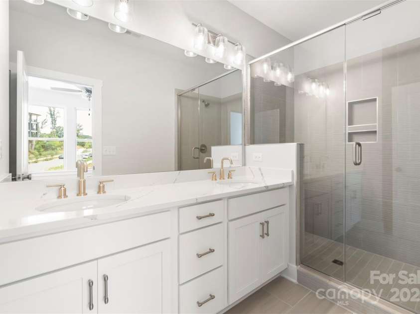 417 Prine Place, Charlotte, NC 28213.  MLS# CAR4112644, YatesRealty ID 3415. Premier Bath