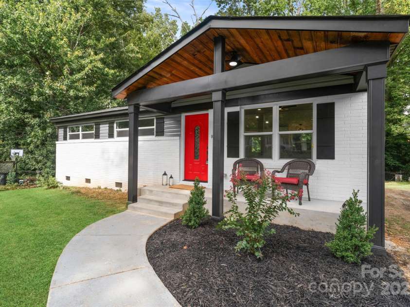 1016 Bramble Place, Charlotte, NC 28208.  MLS# CAR4288045, YatesRealty ID 34150. 