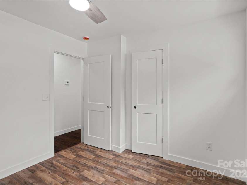 1016 Bramble Place, Charlotte, NC 28208.  MLS# CAR4288045, YatesRealty ID 34150. 