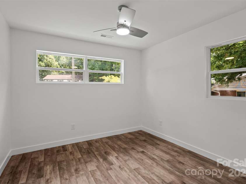 1016 Bramble Place, Charlotte, NC 28208.  MLS# CAR4288045, YatesRealty ID 34150. 