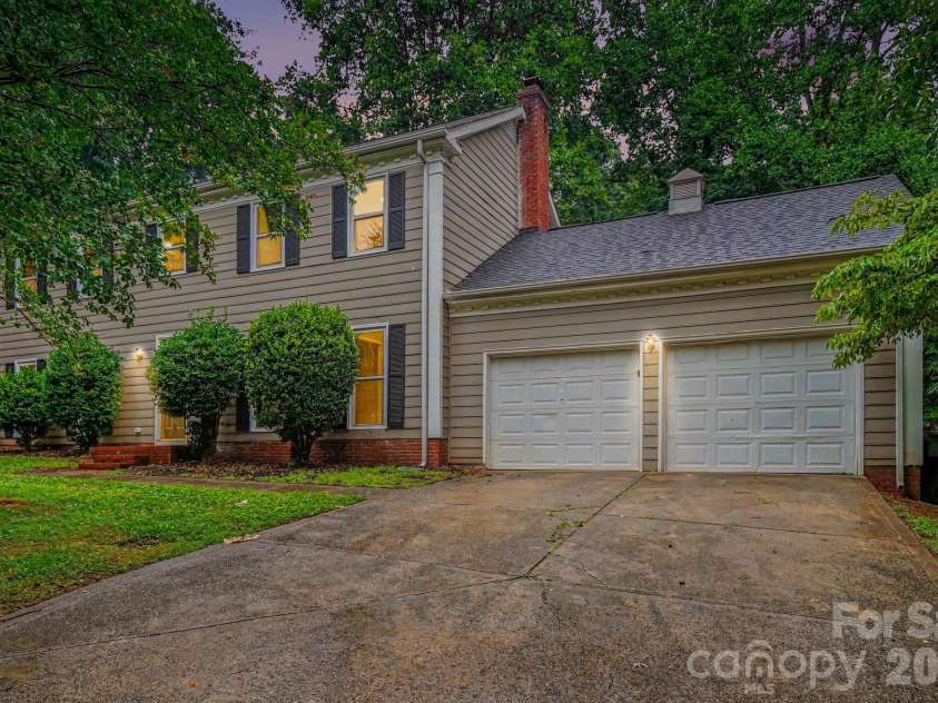 7111 Amarillo Drive, Charlotte, NC 28262.  MLS# CAR4398580, YatesRealty ID 34150. 