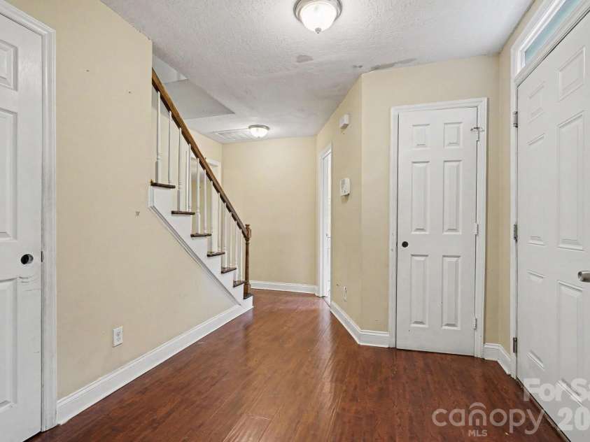 7111 Amarillo Drive, Charlotte, NC 28262.  MLS# CAR4398580, YatesRealty ID 34150. 