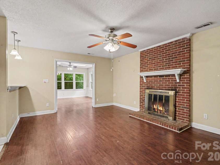 7111 Amarillo Drive, Charlotte, NC 28262.  MLS# CAR4398580, YatesRealty ID 34150. 