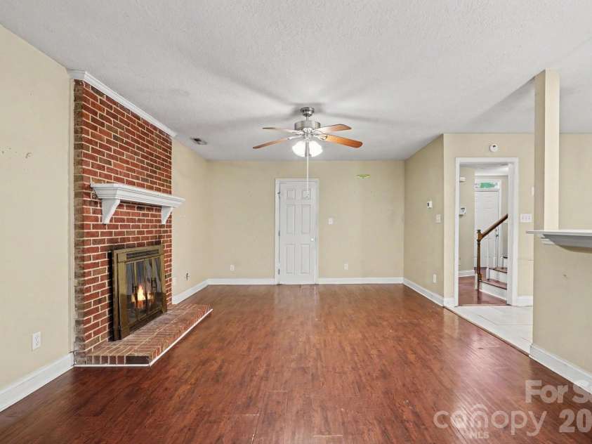 7111 Amarillo Drive, Charlotte, NC 28262.  MLS# CAR4398580, YatesRealty ID 34150. 