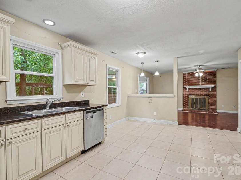 7111 Amarillo Drive, Charlotte, NC 28262.  MLS# CAR4398580, YatesRealty ID 34150. 