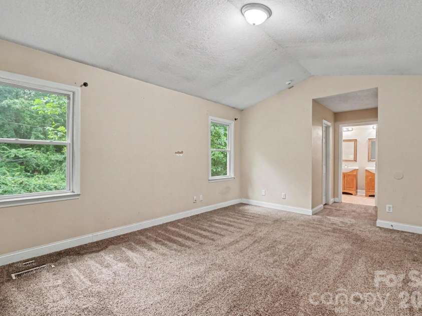 7111 Amarillo Drive, Charlotte, NC 28262.  MLS# CAR4398580, YatesRealty ID 34150. 