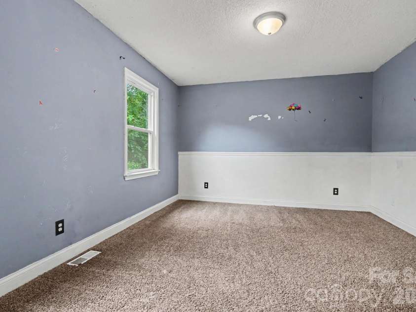 7111 Amarillo Drive, Charlotte, NC 28262.  MLS# CAR4398580, YatesRealty ID 34150. 