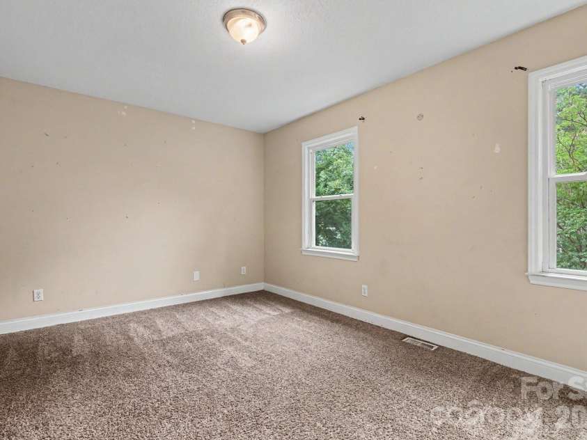 7111 Amarillo Drive, Charlotte, NC 28262.  MLS# CAR4398580, YatesRealty ID 34150. 
