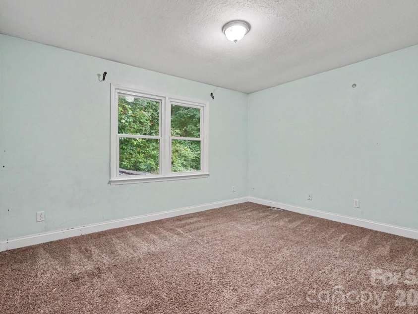 7111 Amarillo Drive, Charlotte, NC 28262.  MLS# CAR4398580, YatesRealty ID 34150. 