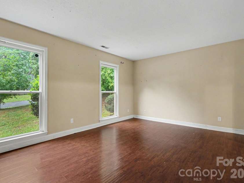 7111 Amarillo Drive, Charlotte, NC 28262.  MLS# CAR4398580, YatesRealty ID 34150. 