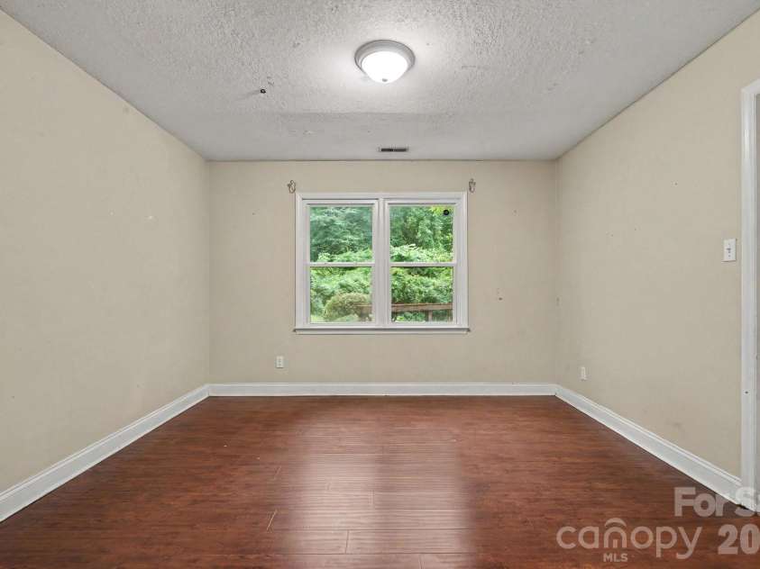 7111 Amarillo Drive, Charlotte, NC 28262.  MLS# CAR4398580, YatesRealty ID 34150. 