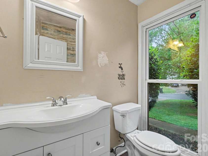7111 Amarillo Drive, Charlotte, NC 28262.  MLS# CAR4398580, YatesRealty ID 34150. 