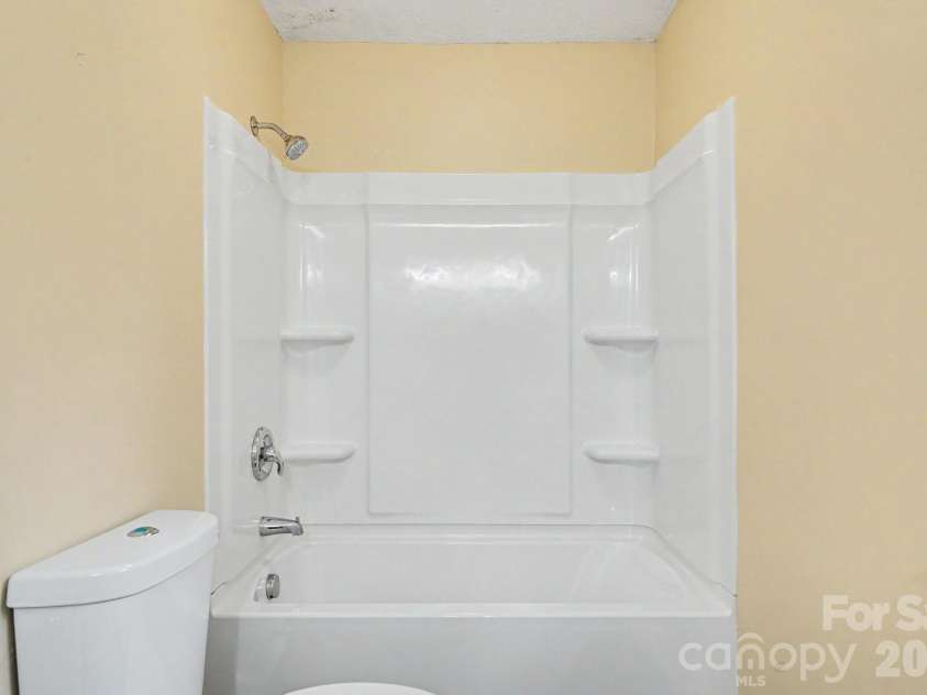 7111 Amarillo Drive, Charlotte, NC 28262.  MLS# CAR4398580, YatesRealty ID 34150. 