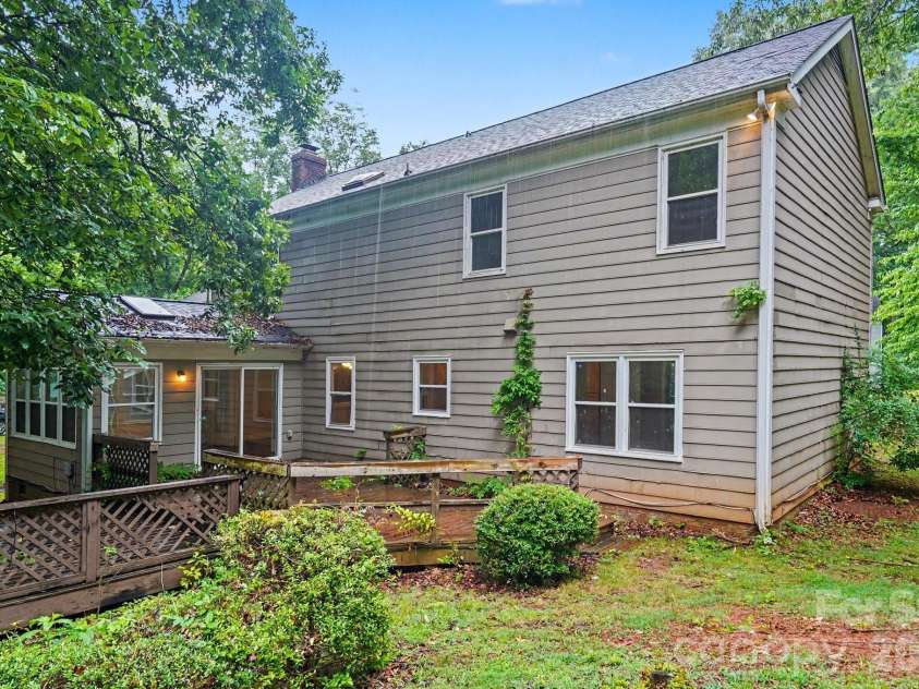 7111 Amarillo Drive, Charlotte, NC 28262.  MLS# CAR4398580, YatesRealty ID 34150. 