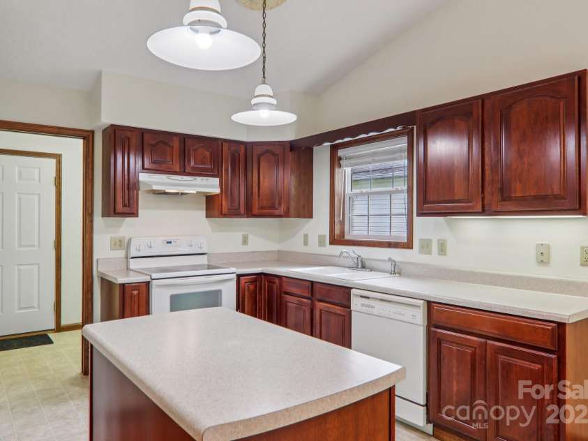 118 Whitewater Drive, Maggie Valley, NC 28751.  MLS# CAR4290303, YatesRealty ID 34151. 