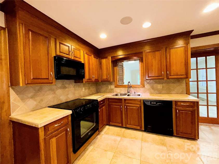 900 Courtney Court, Concord, NC 28025.  MLS# CAR4368642, YatesRealty ID 34151. Kitchen has custom cabinetry