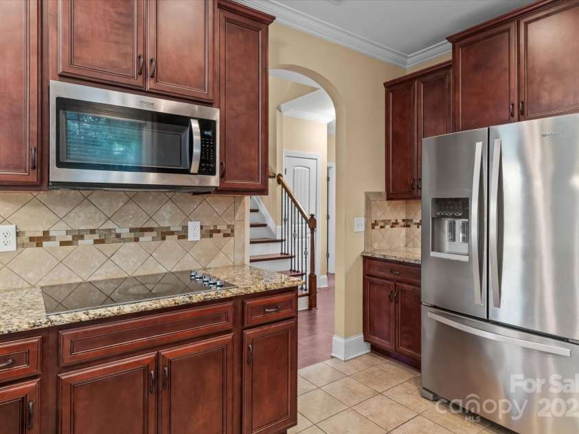 1376 Trafalgar Drive, High Point, NC 27262.  MLS# CAR4275152, YatesRealty ID 34152. 