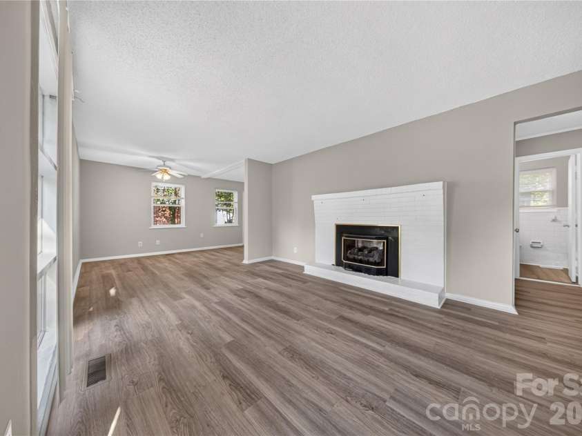 520 Inwood Drive, Charlotte, NC 28209.  MLS# CAR4396293, YatesRealty ID 34152. 