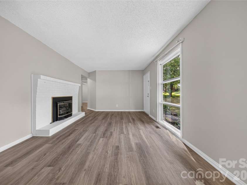 520 Inwood Drive, Charlotte, NC 28209.  MLS# CAR4396293, YatesRealty ID 34152. 
