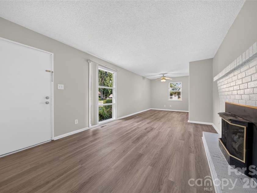 520 Inwood Drive, Charlotte, NC 28209.  MLS# CAR4396293, YatesRealty ID 34152. 