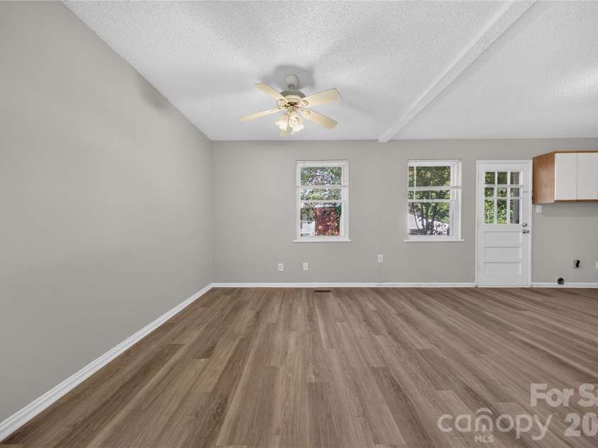 520 Inwood Drive, Charlotte, NC 28209.  MLS# CAR4396293, YatesRealty ID 34152. 