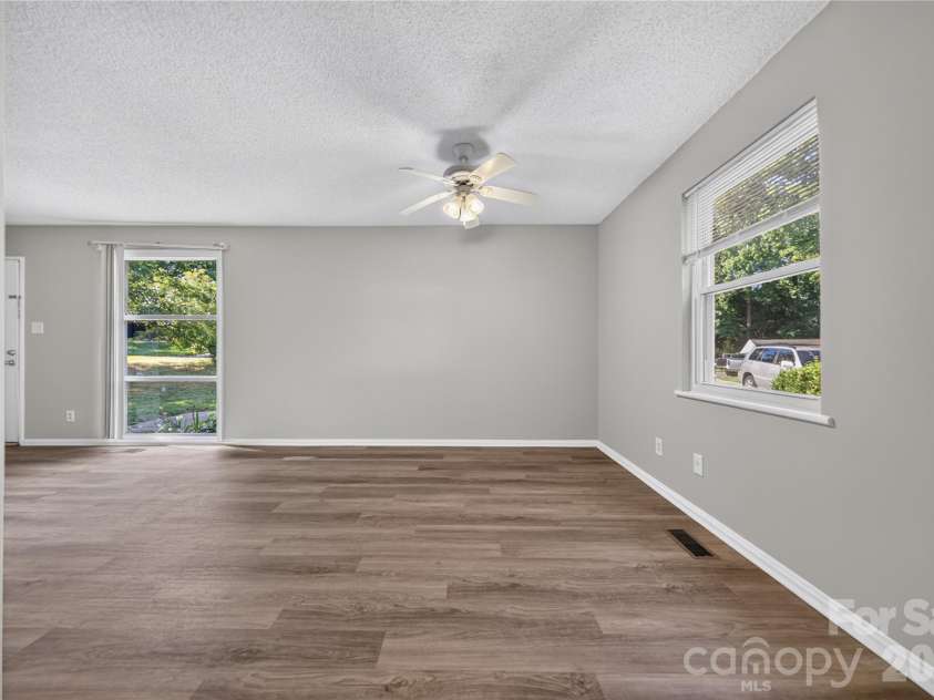 520 Inwood Drive, Charlotte, NC 28209.  MLS# CAR4396293, YatesRealty ID 34152. 