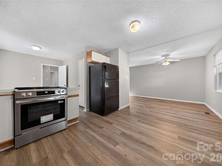 520 Inwood Drive, Charlotte, NC 28209.  MLS# CAR4396293, YatesRealty ID 34152. 