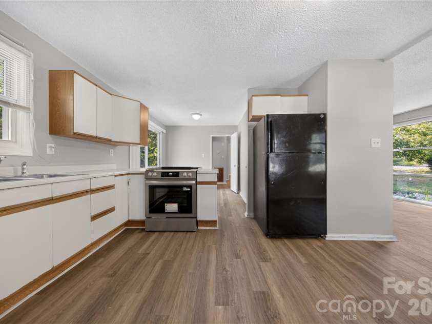 520 Inwood Drive, Charlotte, NC 28209.  MLS# CAR4396293, YatesRealty ID 34152. 