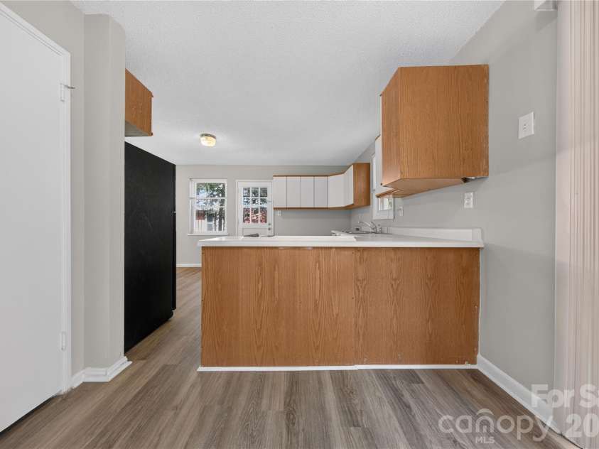 520 Inwood Drive, Charlotte, NC 28209.  MLS# CAR4396293, YatesRealty ID 34152. 