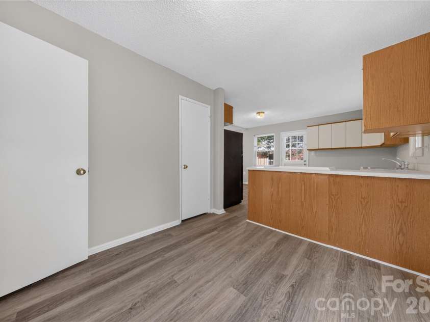 520 Inwood Drive, Charlotte, NC 28209.  MLS# CAR4396293, YatesRealty ID 34152. 