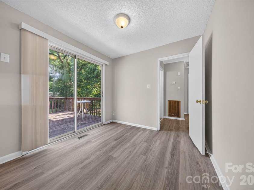 520 Inwood Drive, Charlotte, NC 28209.  MLS# CAR4396293, YatesRealty ID 34152. 
