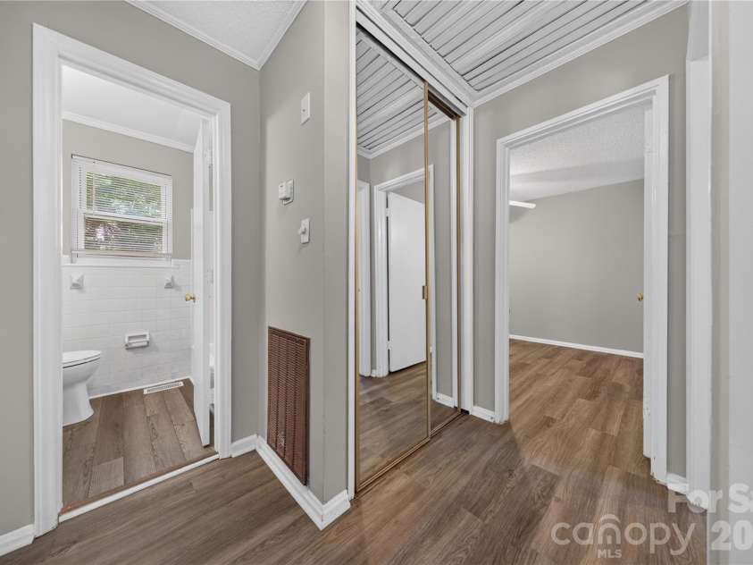 520 Inwood Drive, Charlotte, NC 28209.  MLS# CAR4396293, YatesRealty ID 34152. 