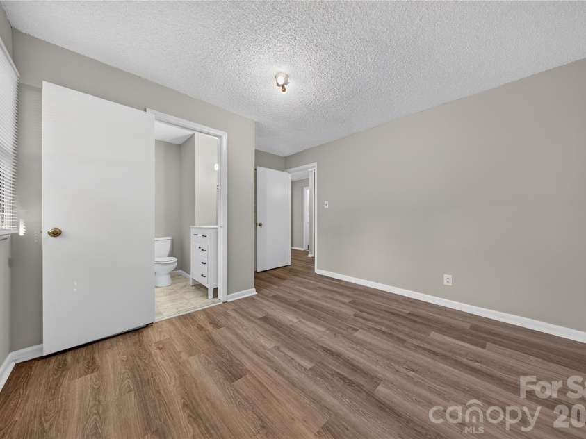 520 Inwood Drive, Charlotte, NC 28209.  MLS# CAR4396293, YatesRealty ID 34152. 