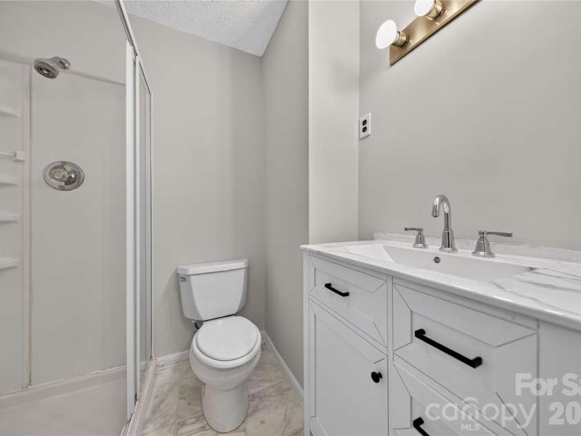 520 Inwood Drive, Charlotte, NC 28209.  MLS# CAR4396293, YatesRealty ID 34152. 