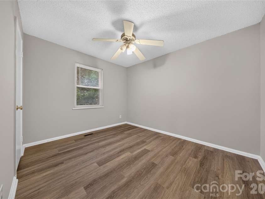 520 Inwood Drive, Charlotte, NC 28209.  MLS# CAR4396293, YatesRealty ID 34152. 