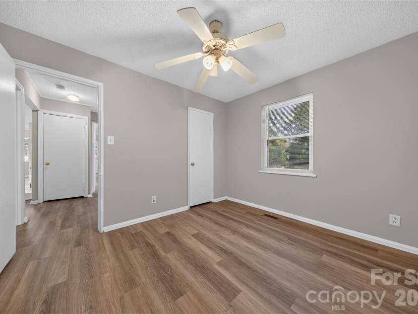 520 Inwood Drive, Charlotte, NC 28209.  MLS# CAR4396293, YatesRealty ID 34152. 