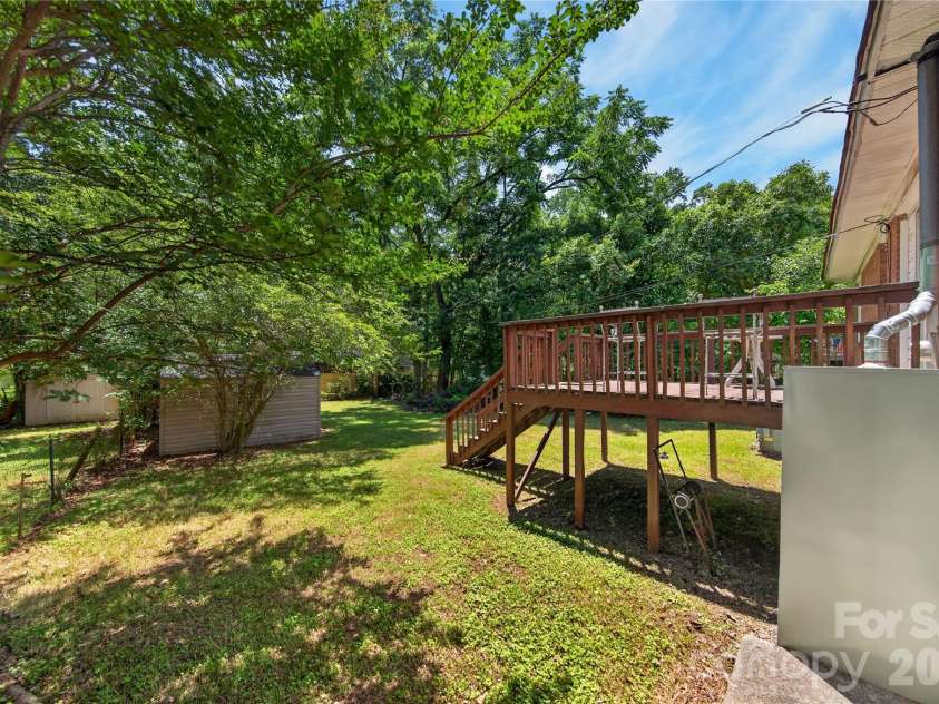 520 Inwood Drive, Charlotte, NC 28209.  MLS# CAR4396293, YatesRealty ID 34152. 