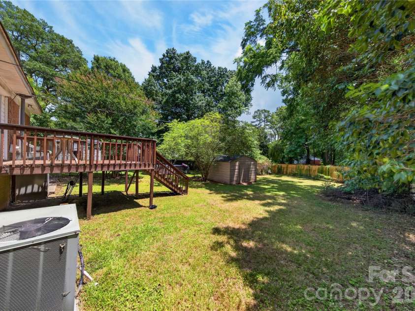 520 Inwood Drive, Charlotte, NC 28209.  MLS# CAR4396293, YatesRealty ID 34152. 