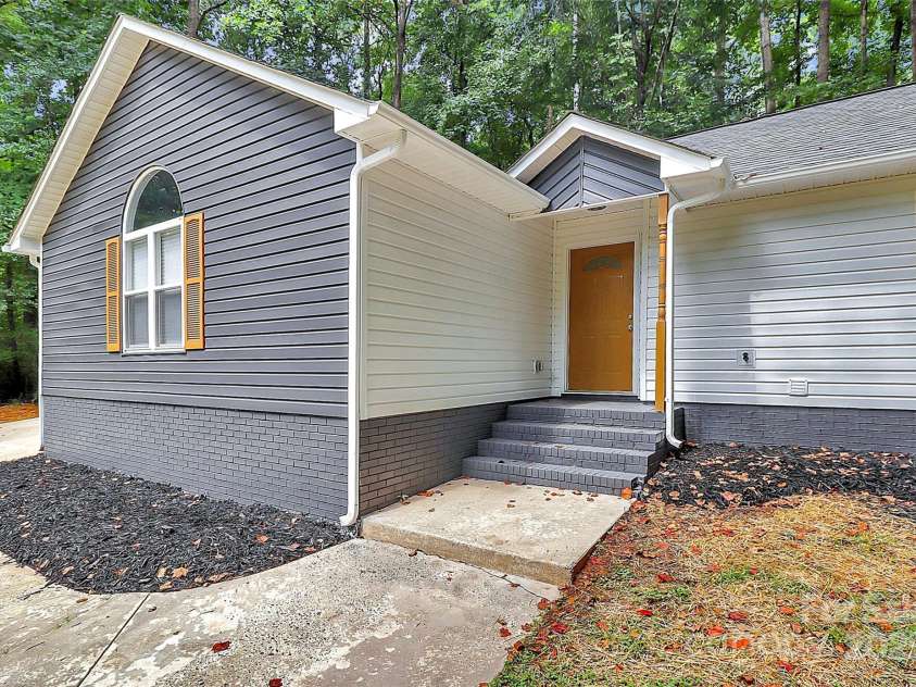 1540 Nichole Lane, Fort Mill, SC 29708.  MLS# CAR4282130, YatesRealty ID 34153. 
